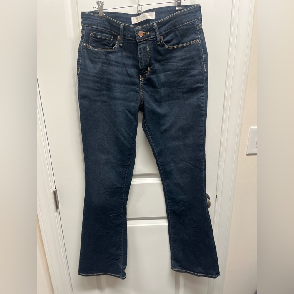 Signature Levi Strauss Dark Blue Women’s mid rise boot cut 31x34 12L Whiskered